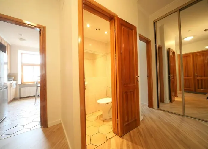 Old Town 2 Bedroom / Location *